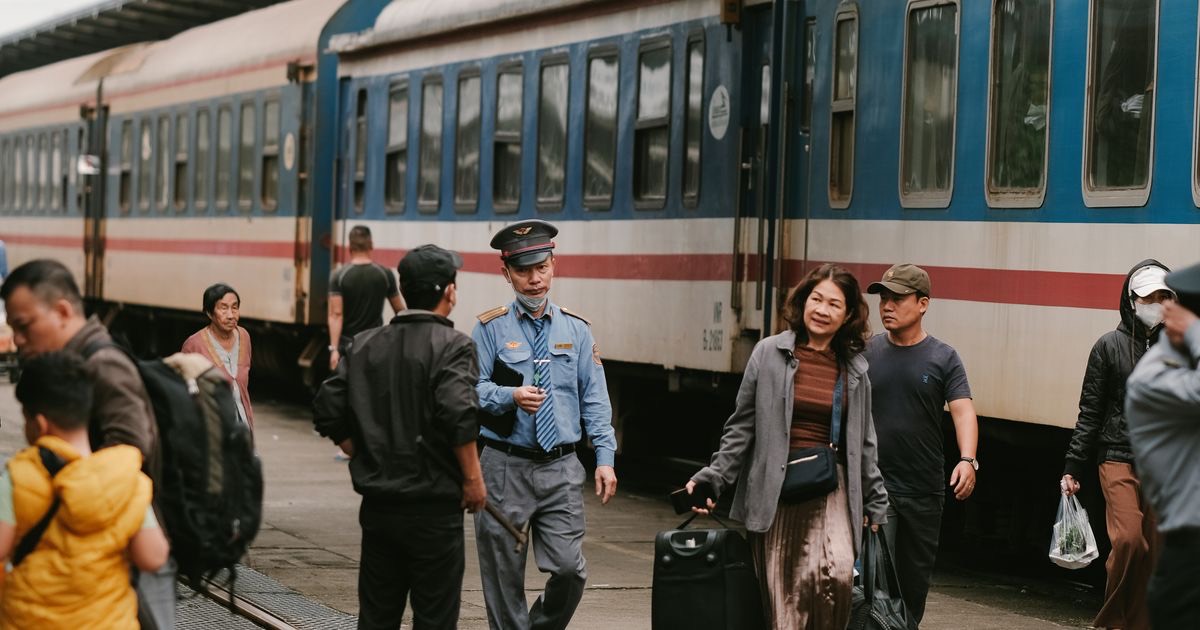 Flight Delayed or Cancelled? How Airport Transfers Handle It